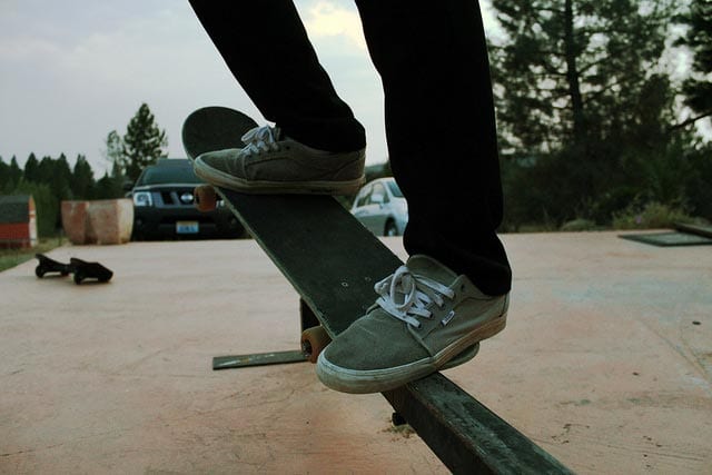 Skateboard-Tricks-for-Beginners-Grinds