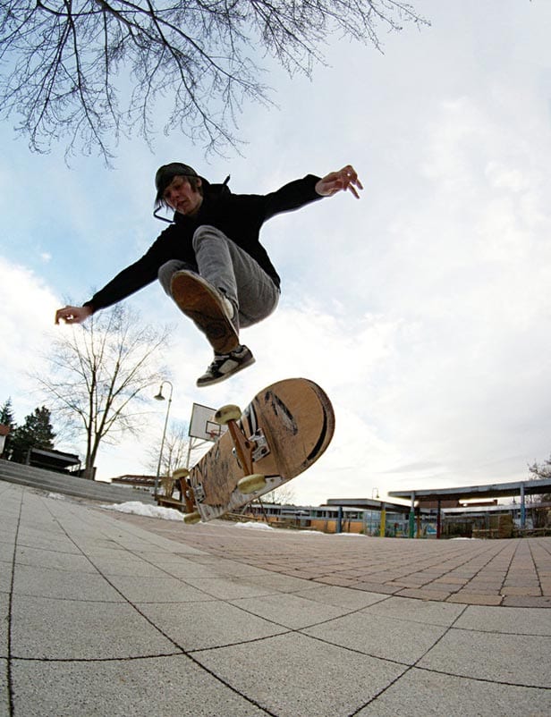 Skateboard-Tricks-for-Beginners-Heel-Flip