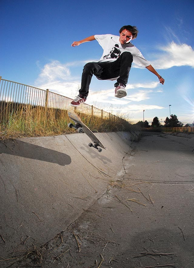 Skateboard-Tricks-for-Beginners-fakie-big-spin
